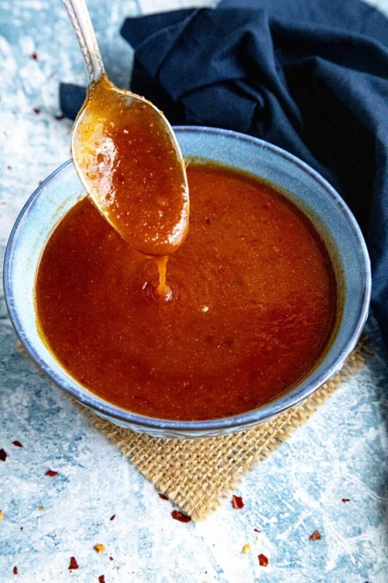 Sizzling Homemade Sriracha Sauce: A Spicy Delight for Your Taste Buds!